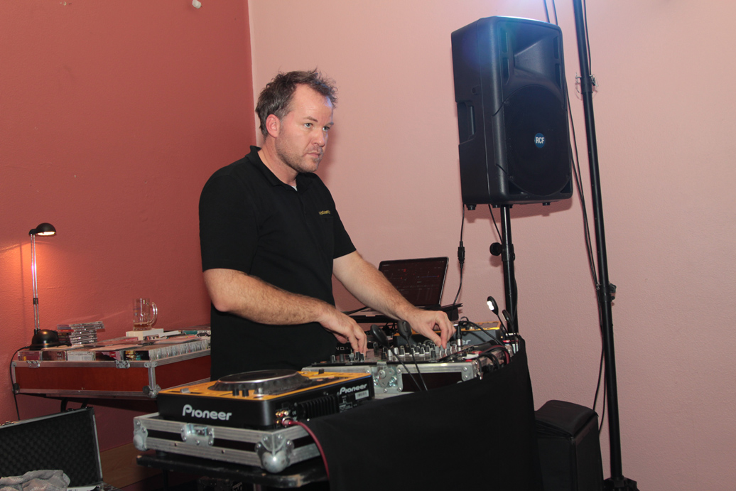 Chris am DJ-Pult
