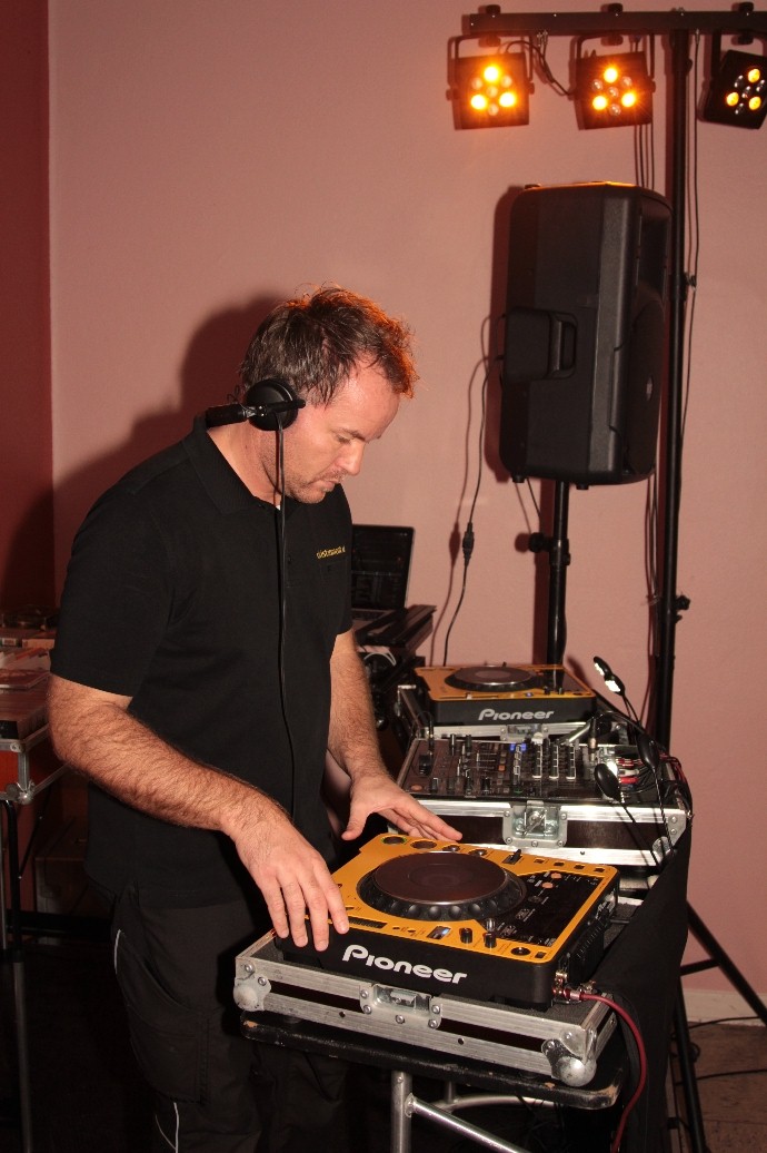 Chris am DJ-Pult